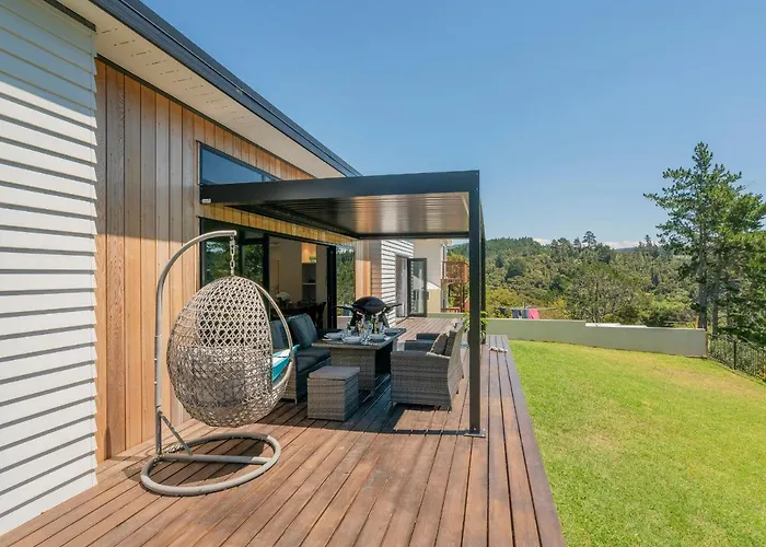 Treetop Bach - Whangamata Holiday Home
